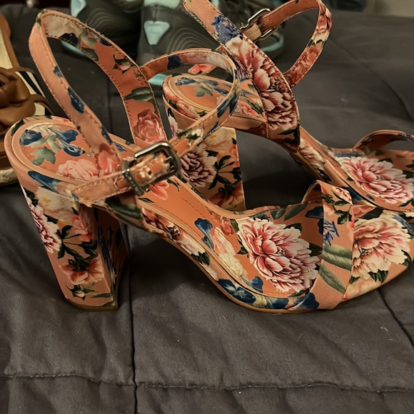Gianni Bini summer dress shoes - Picture 3 of 4